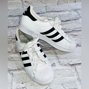 ADIDAS Superstar Sneakers sz 6 men, 8 women